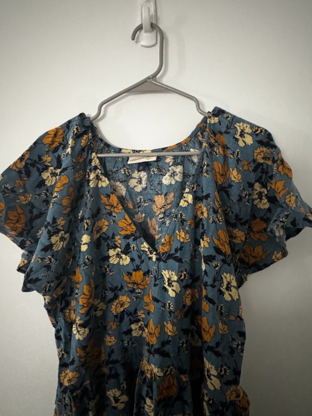 Universal Thread Women’s XXL Blue Floral V-Neck Flutter Sleeve Dress